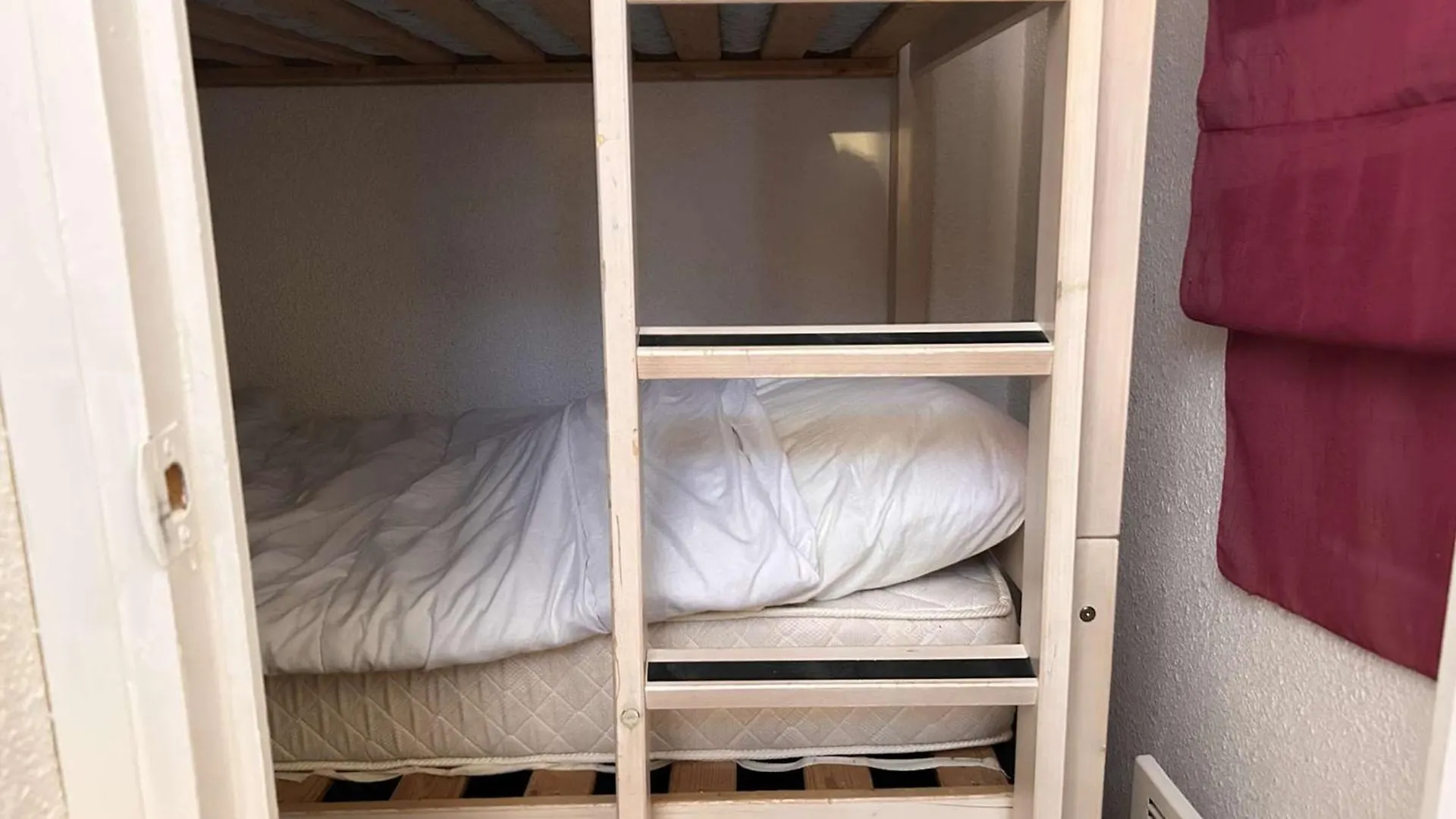Studio Cabine 4 Pers, Skis Aux Pieds, Centre De Risoul - Fr-1-330-588 0*,  France