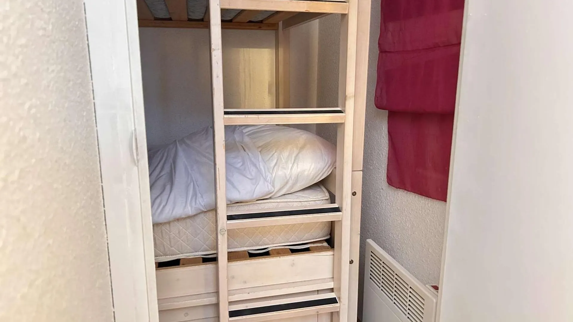 Studio Cabine 4 Pers, Skis Aux Pieds, Centre De Risoul - Fr-1-330-588 0*,
